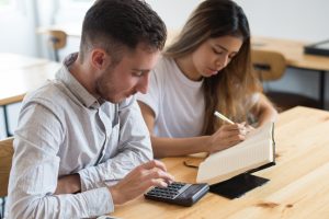 Saber cómo crear un presupuesto familiar ayudará a organizar tu economía.